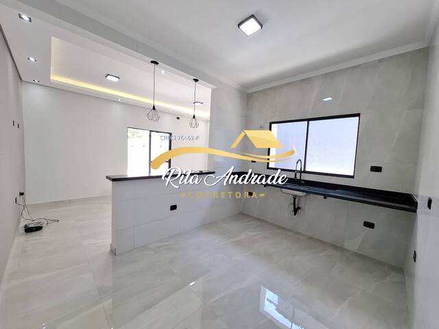 #2196 - Casa para Venda em Mongaguá - SP