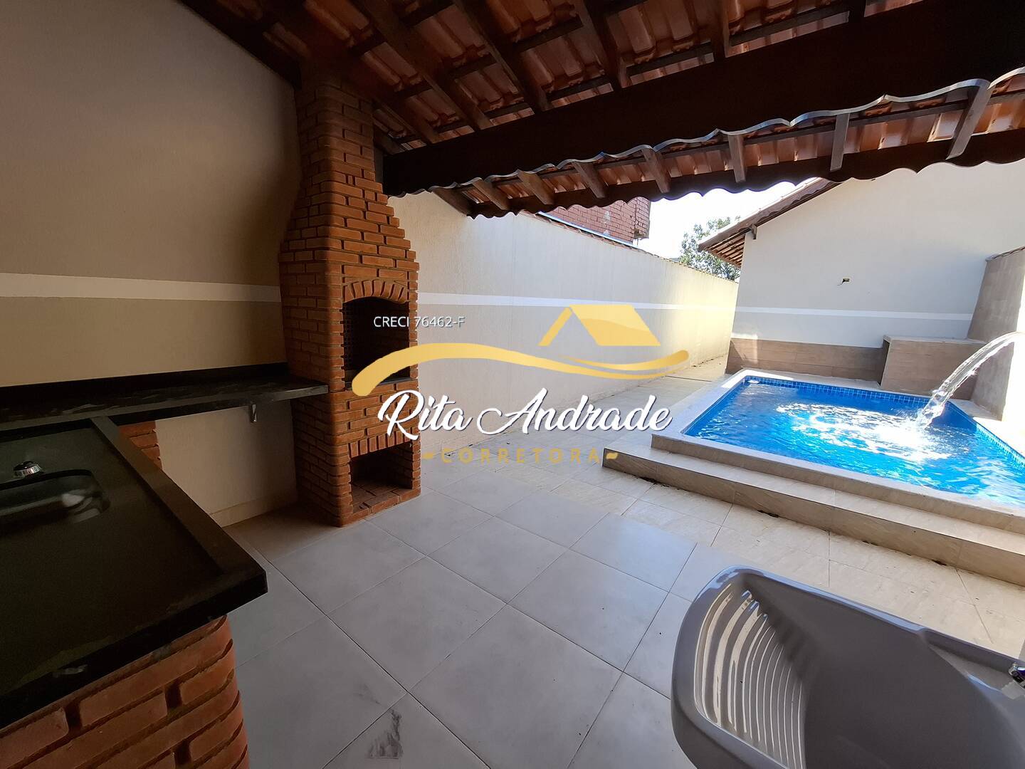 CASA NOVA COM PISCINA 3 DORMS - 4 VAGAS - 500M DA PRAIA