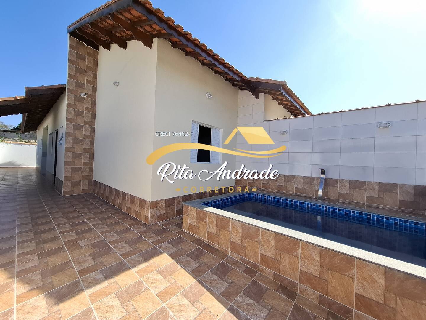 Casa nova 2 dorms com piscina em boa localização Confira...