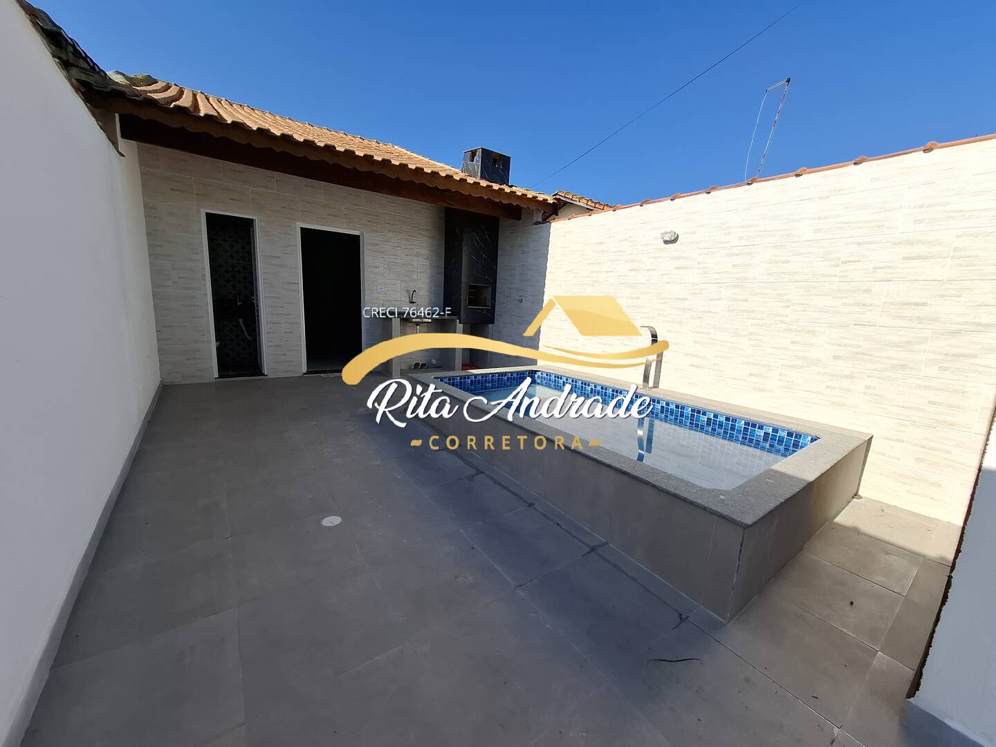 Casa nova com planta diferenciada com 2dorms - piscina Confira...