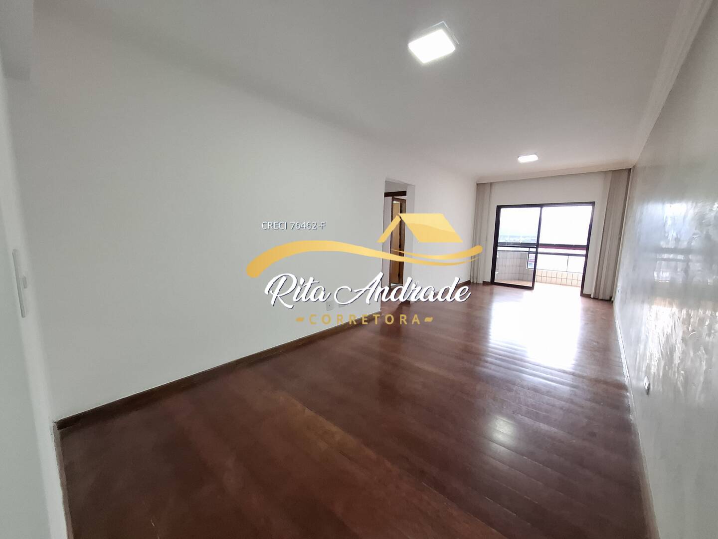 Apartamento muito espaçoso 2 dorms a apenas 200m da praia