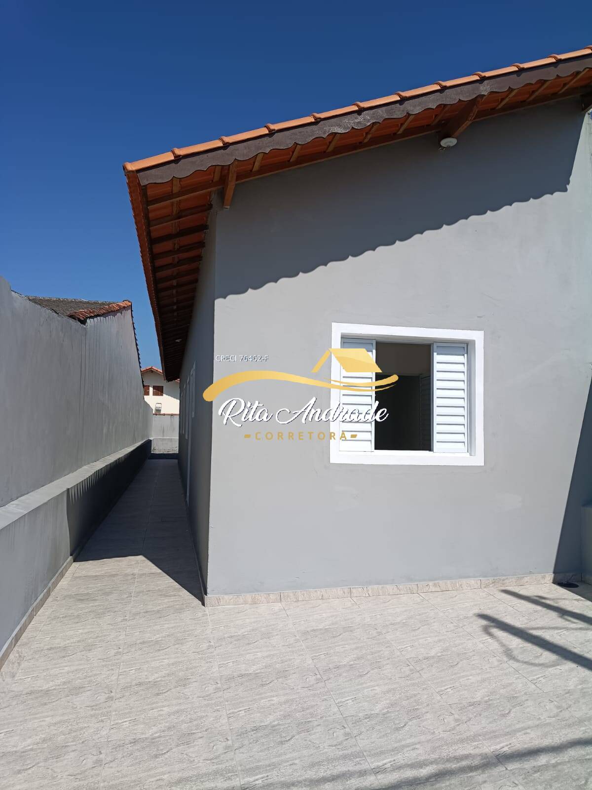 Casa nova 2 dorms com ótimo espaço de terreno em Mongaguá/SP